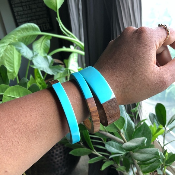 Wood and resin bangles - Picture 2 of 2